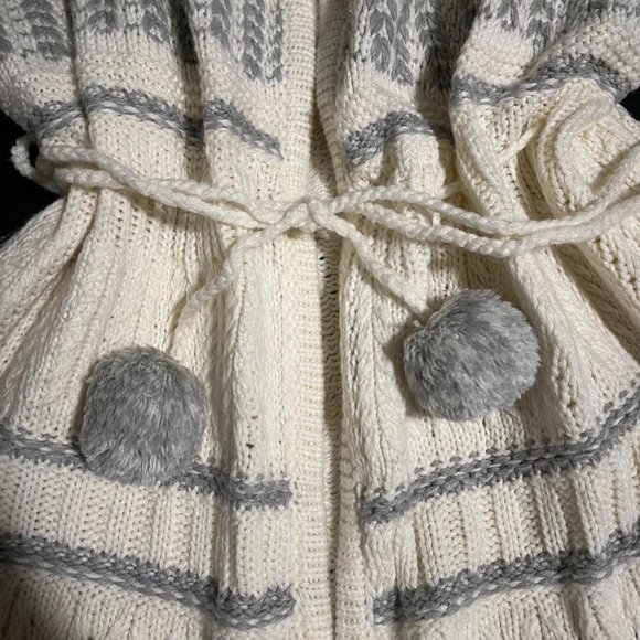 Taylor Swift -esque Cardigan. Oversized, knit cardigan with waist defining tie - Picture 3 of 6